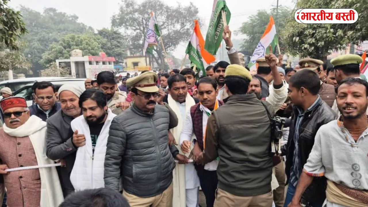 बस्ती में कांग्रेस का उग्र प्रदर्शन, BJP कार्यालय घेरने जा रहे कार्यकर्ताओं को पुलिस ने रोका