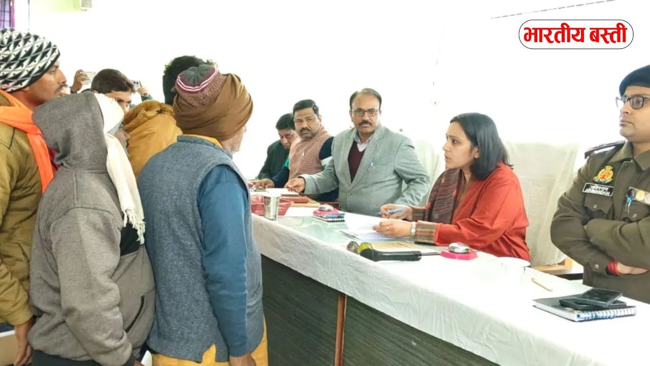 बस्ती: डीएम कृतिका ज्योत्स्ना ने सुनी जनशिकायतें, अधिकारियों को दिए निर्देश
