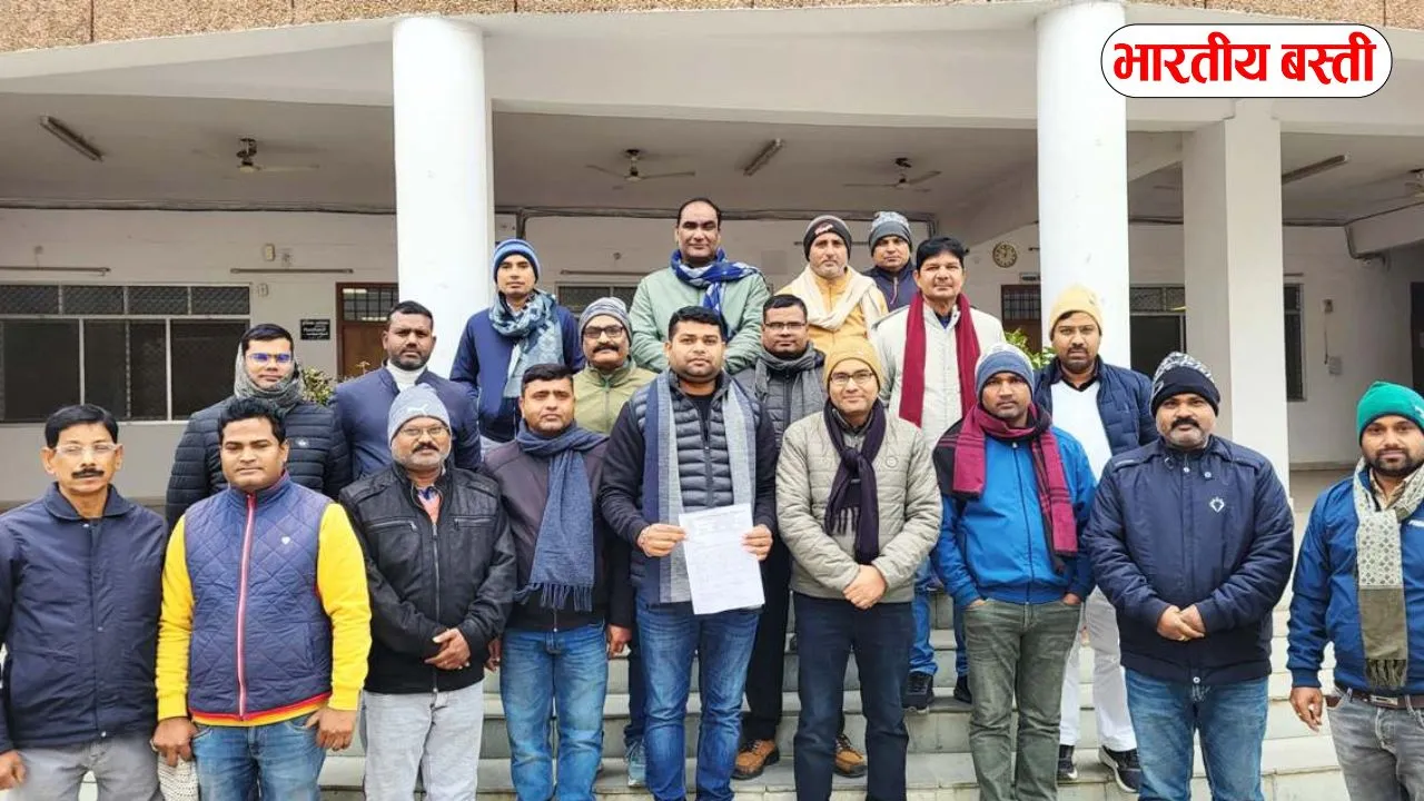 बस्ती में शिक्षकों का विरोध, समायोजन अनियमितता व गैर-शैक्षणिक कार्यों पर डीएम को ज्ञापन