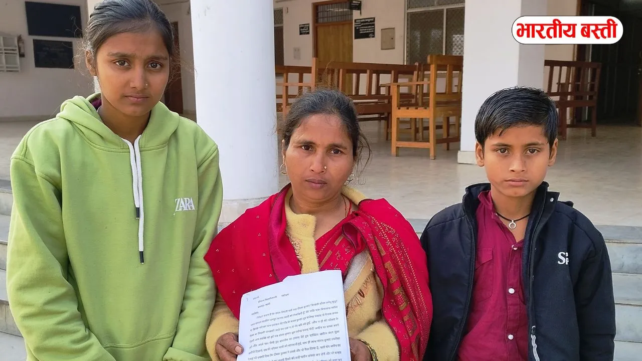 बस्ती में विधवा महिला की जमीन पर कब्जे का आरोप, डीएम से लगाई न्याय की गुहार