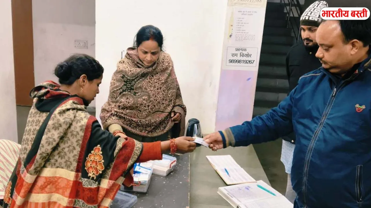 कड़ाके की ठंड में बस्ती नगर पालिका अलर्ट, अध्यक्ष नेहा वर्मा ने देर रात रैन बसेरों व अलावों का किया औचक निरीक्षण