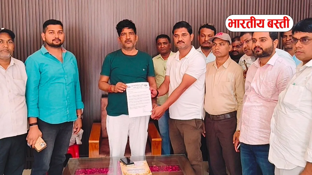 Basti News: बस्ती: टोल प्लाजा पर अवैध वसूली से परेशान वाहन चालक, विधायक को सौंपा ज्ञापन