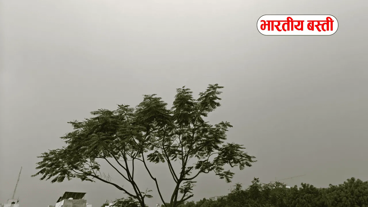 यूपी के इन जिलों में बारिश के साथ गिरे ओले, इन शहरों में अगले 24 घंटे में बदलेगा मौसम