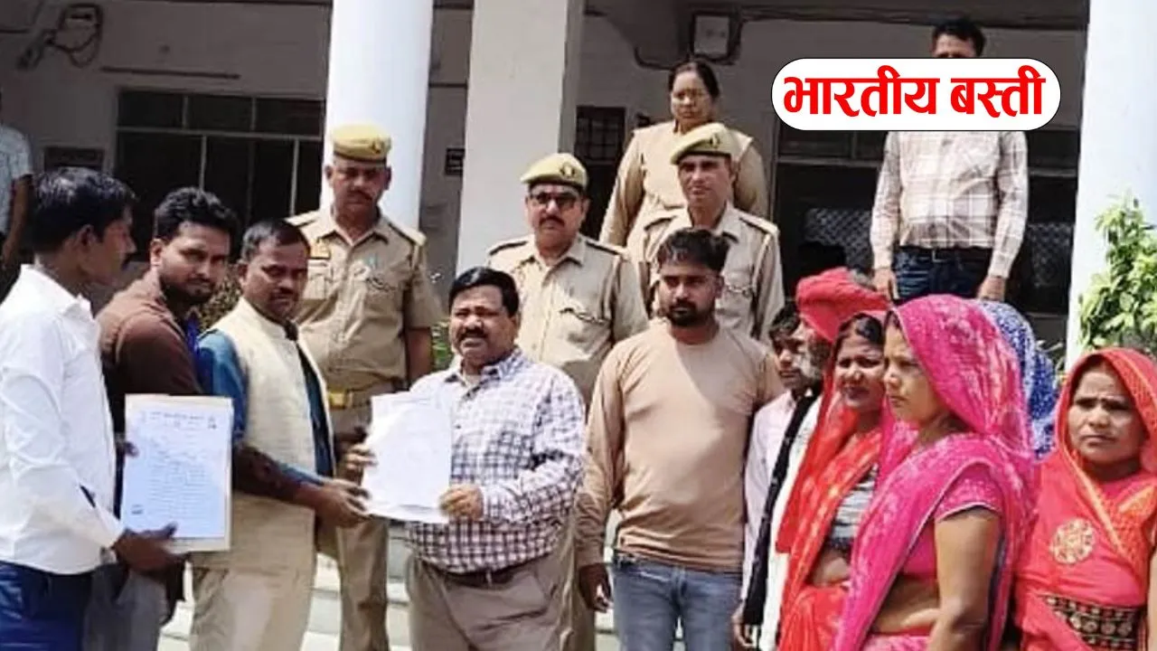 Basti News: दबंग रोक रहे हैं दलित का शौचालय निमार्ण, डीएम से लगाया न्याय की गुहार