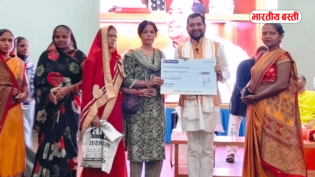 बस्ती में 100 गांवों की महिलाओं को बड़ी मदद, महिला दिवस पर मनीष मिश्रा ने दी 1-1 लाख की पहली किस्त