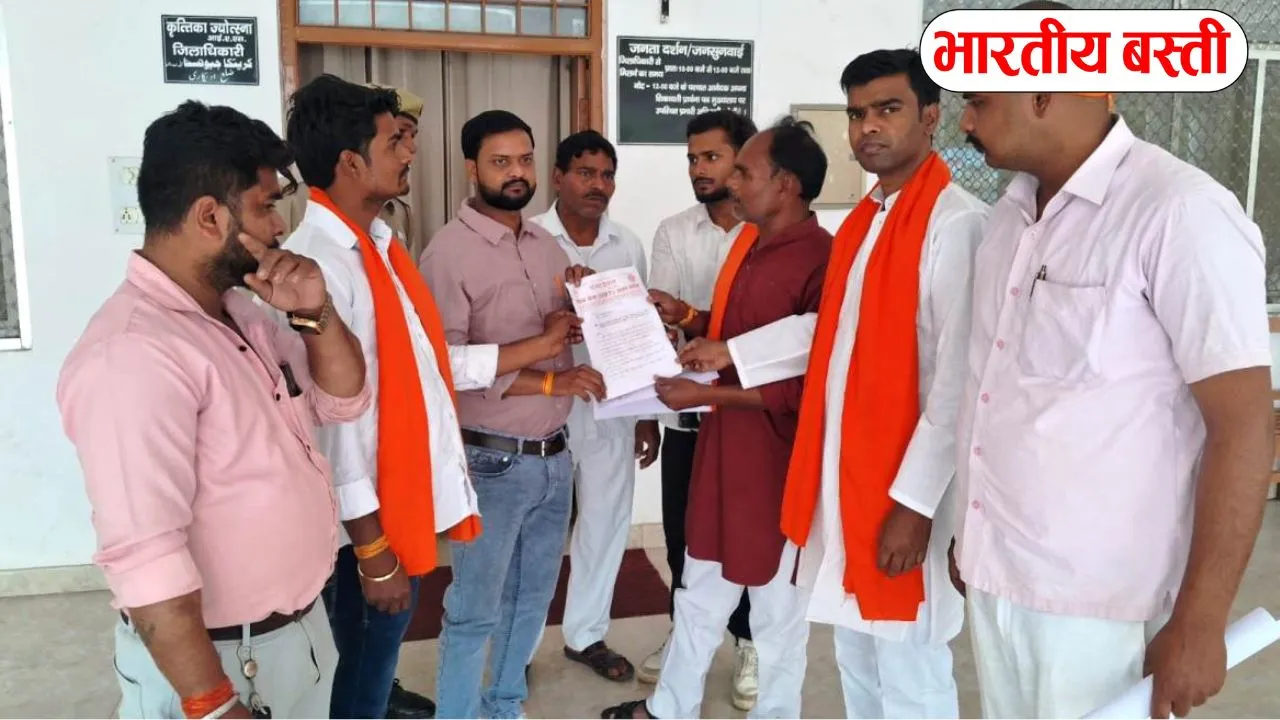 Basti News: शिव सेना यूबीटी ने सौंपा ज्ञापनः शिक्षा के बाजारीकरण पर रोक की मांग