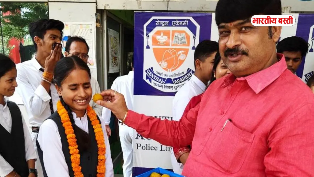 बस्ती में सेन्ट्रल एकेडमी में शत प्रतिशत रहा परीक्षाफलः मेधावी छात्रों का बढाया हौसला