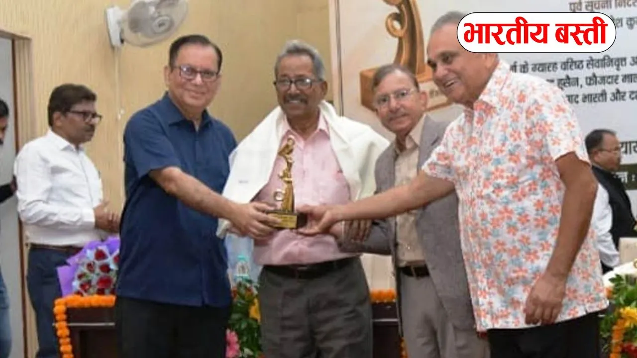 Basti News: पूर्व उप निदेशक सूचना डॉ. दशरथ प्रसाद यादव सम्मानित