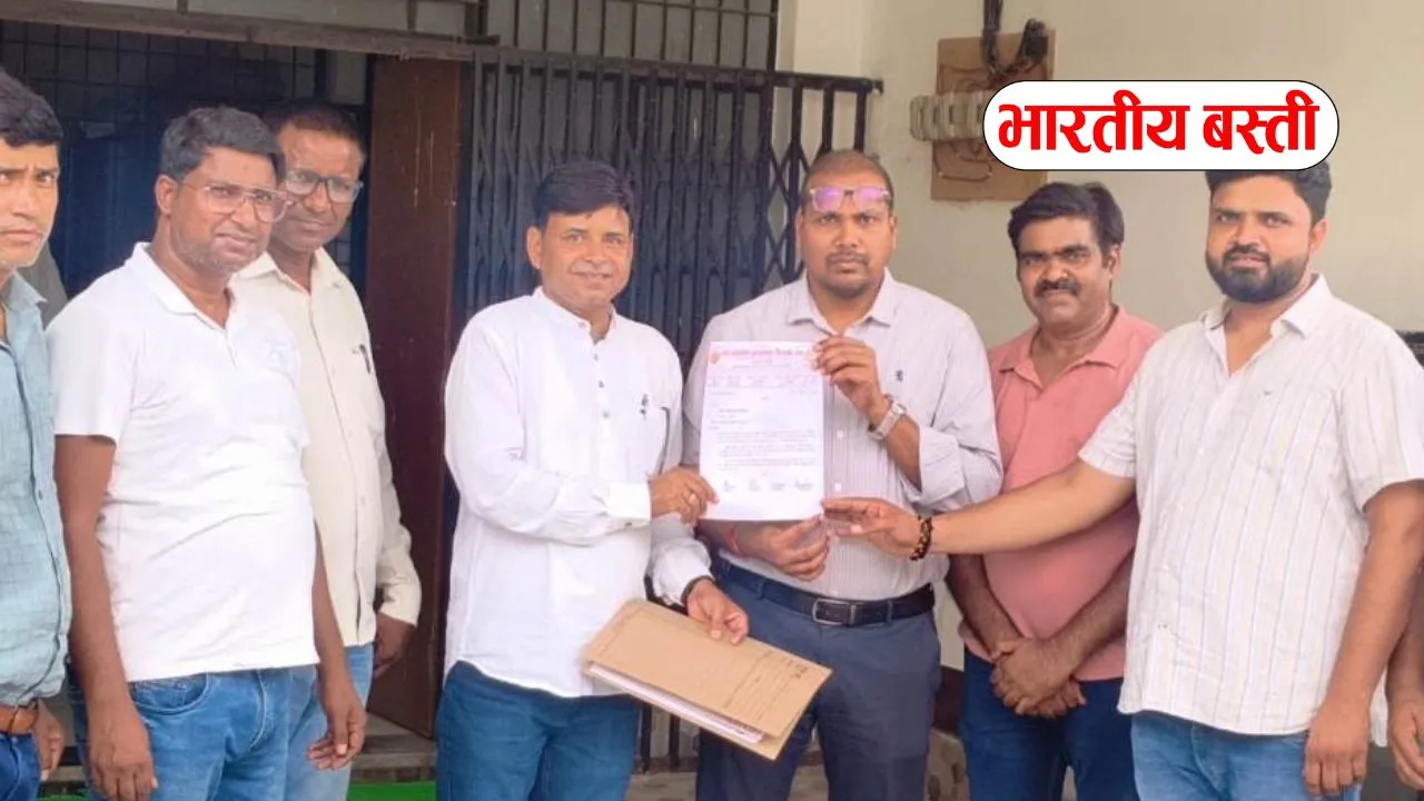 बस्ती में जनगणना ड्यूटी का दबाव, शिक्षकों ने डीएम और बीएसए को सौंपा ज्ञापन