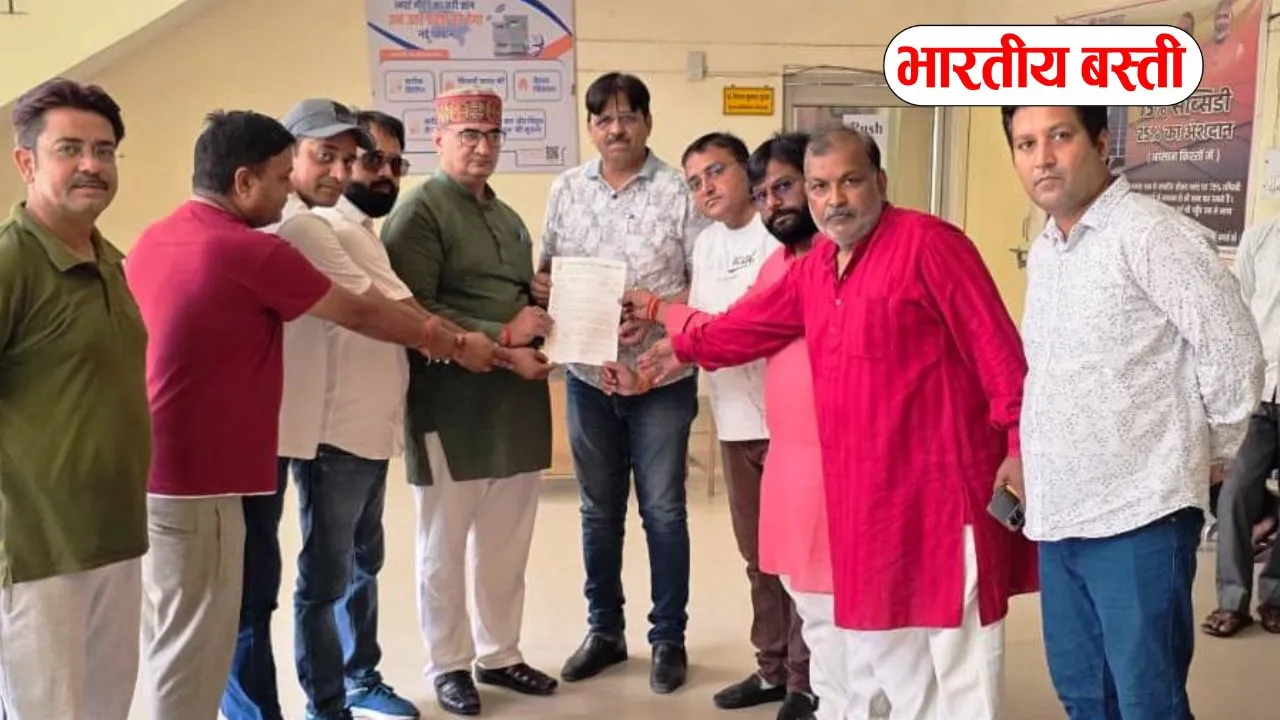 बिजली बिल में 10% बढ़ोतरी से नाराज व्यापारी, बस्ती में प्रदर्शन कर सौंपा ज्ञापन