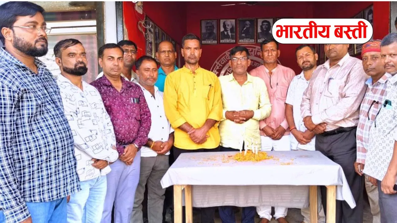 बस्ती में शिक्षामित्रों का प्रदर्शन, 6 सूत्रीय मांगों को लेकर मुख्यमंत्री को सौंपा ज्ञापन