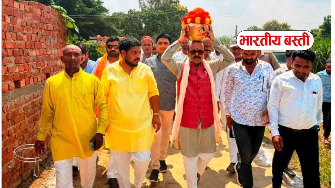 रविदास जयंती पर संकल्प रथ यात्रा में दिखा उत्साह, हरीश द्विवेदी ने माथे पर रखा कलश