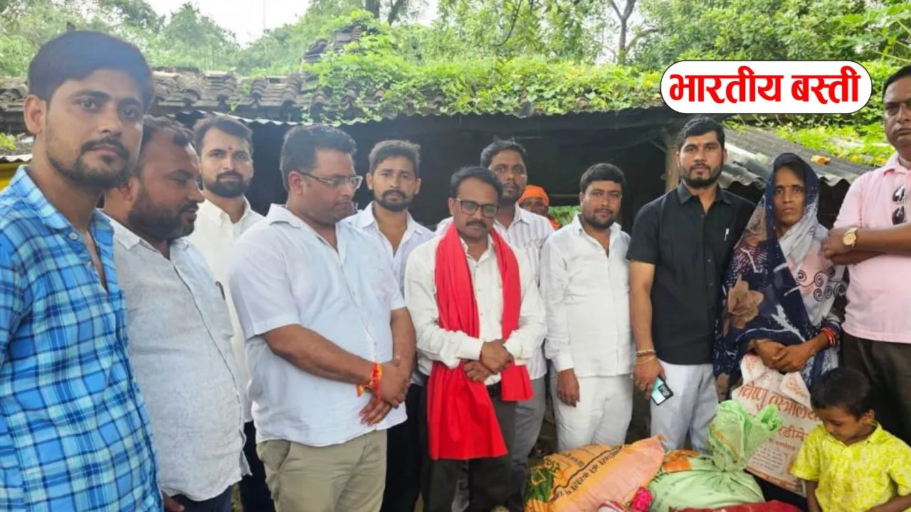 वायरल वीडियो के बाद अर्पित पाण्डेय की मदद को आगे आए समाजसेवी, घर पहुंचकर दी आर्थिक सहायता