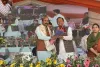 Sansad Khel Mahakumbh: खेल महाकुंभ में प्रभारी मंत्री मोती सिंह, तेजस्वी सूर्या ने बढाया खिलाड़ियों का हौसला