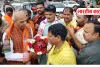 सांसद रत्न पुरस्कार लेकर बस्ती पहुंचे जगदम्बिका पाल, मुरादीपुर में हुआ जोरदार स्वागत