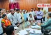 बस्ती में शिक्षकों का धरना खत्म, प्रशासन ने ड्यूटी आदेश रद्द कर नई सूची बनाने को कहा