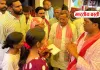 बस्ती में लक्ष्मण निषाद हत्याकांड पर सपा का बड़ा कदम, महेंद्र नाथ यादव ने परिवार को दी 1 लाख की सहायता