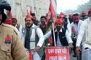 किसान यात्रा साईकिल रैली निकालकर समाजवादी पार्टी ने किया प्रदर्शन