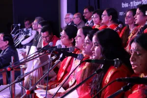 Lucknow News: सुर ताल संगम ने गायन की विभिन्न विधाओं में सजाई बज़्म ए ग़ज़ल