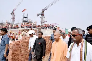 CM Yogi In Ayodhya: श्री राम भवन के लोकार्पण पर बोले मुख्यमंत्री योगी- राम से बड़ा राम का नाम