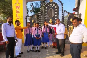 UP Board Toppers List: गौतम बुद्ध मुराली देवी बालिका इण्टर कालेज की सफल छात्राओं का बढ़ाया हौसला