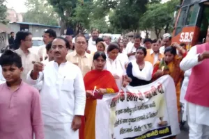 Gaur Gangrape News: दुष्कर्म, हत्या की शिकार बेटी को न्याय दिलाने के लिये कांग्रेस ने निकाला कैन्डिल मार्च