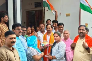 Mera Mati Mera Desh: पूर्व विधायक दयाराम चौधरी के साथ भाजपा नेताओं ने घरों से एकत्र किया माटी