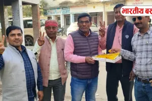 Basti News: मानदेय वृद्धि पर शिक्षा मित्रों में खुशी की लहरः मिठाई खिलाकर साझा किया खुशियां