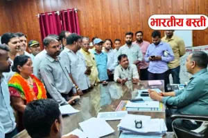 बस्ती में शिक्षकों का धरना खत्म, प्रशासन ने ड्यूटी आदेश रद्द कर नई सूची बनाने को कहा