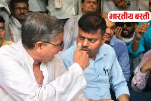 बस्ती में जनगणना ड्यूटी को लेकर शिक्षकों का धरना, किट लेने से किया इनकार