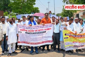 8 करोड़ की सरकारी जमीन पर कब्जे का आरोप, पूर्व लेखपाल और रिश्तेदारों पर उठे सवाल