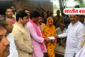 बस्ती में युवक की मौत पर पीड़ित परिवार से मिले सपा विधायक, ₹50 हजार की मदद; बोले- पुलिस ने विवेक दिखाया होता तो मनीष जिंदा होता