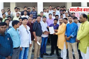 10 साल से पदोन्नति का इंतजार, अब शिक्षकों ने खोला मोर्चा; 69000 भर्ती के ब्रिज कोर्स पर भी उठाई मांग