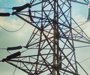 बस्ती में बिजली विभाग की बड़ी लापरवाही,अधीक्षण अभियंता समेत 3 अफसरों का वेतन रोकने का आदेश