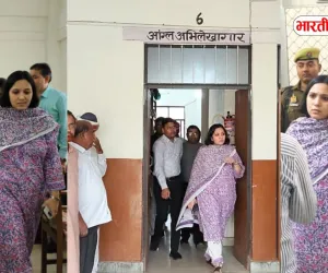 बस्ती डीएम एक्शन मोड में, अभिलेखागार और नकल अनुभाग की जांच में दिखीं ख़ामियाँ