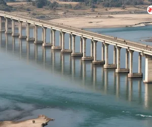 गोरखपुर लखनऊ रूट पर रेलवे का यह पुल तैयार