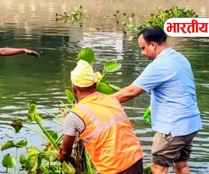 बस्ती में कुंआनो नदी सफाई अभियान, अमहट घाट पर उतरीं नगर पालिका अध्यक्ष नेहा वर्मा