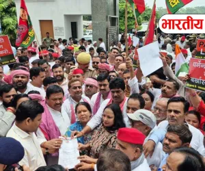 बस्ती में सपा का बड़ा प्रदर्शन, केंद्रीय शिक्षा मंत्री के इस्तीफे और जौहर यूनिवर्सिटी पर कार्रवाई रोकने की मांग