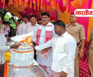 हर्रैया में बाढ़-कटान का विधायक अजय सिंह ने लिया जायजा, 300 परिवारों को बांटी राहत सामग्री