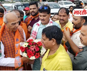 सांसद रत्न पुरस्कार लेकर बस्ती पहुंचे जगदम्बिका पाल, मुरादीपुर में हुआ जोरदार स्वागत