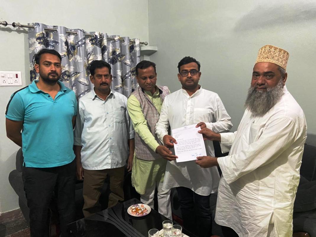 प्रियंका गांधी का संदेश लेकर डा. तौसीफ के घर पहुंचे कांग्रेस कार्यकर्ता