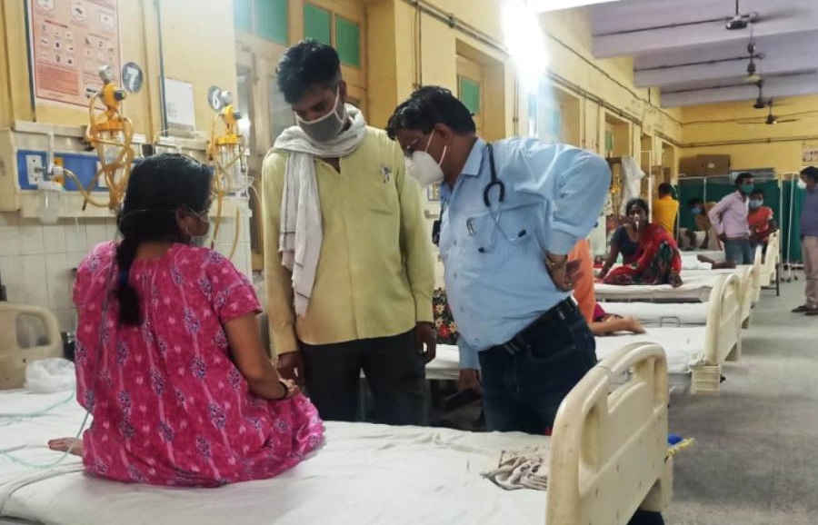 मांगो को लेकर संविदा आयुष चिकित्सकों का आन्दोलन तीसरे दिन भी जारी