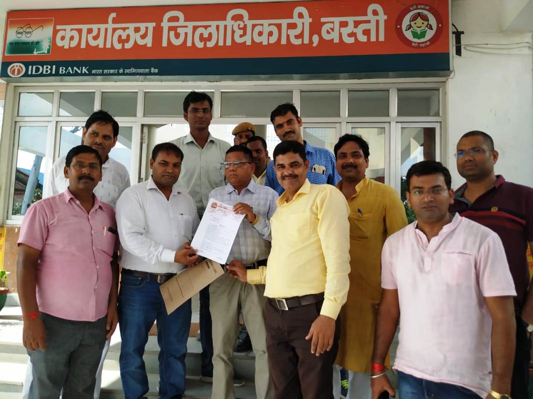 15 सूत्रीय मांगो को लेकर शैक्षिक महासंघ ने सौंपा ज्ञापन