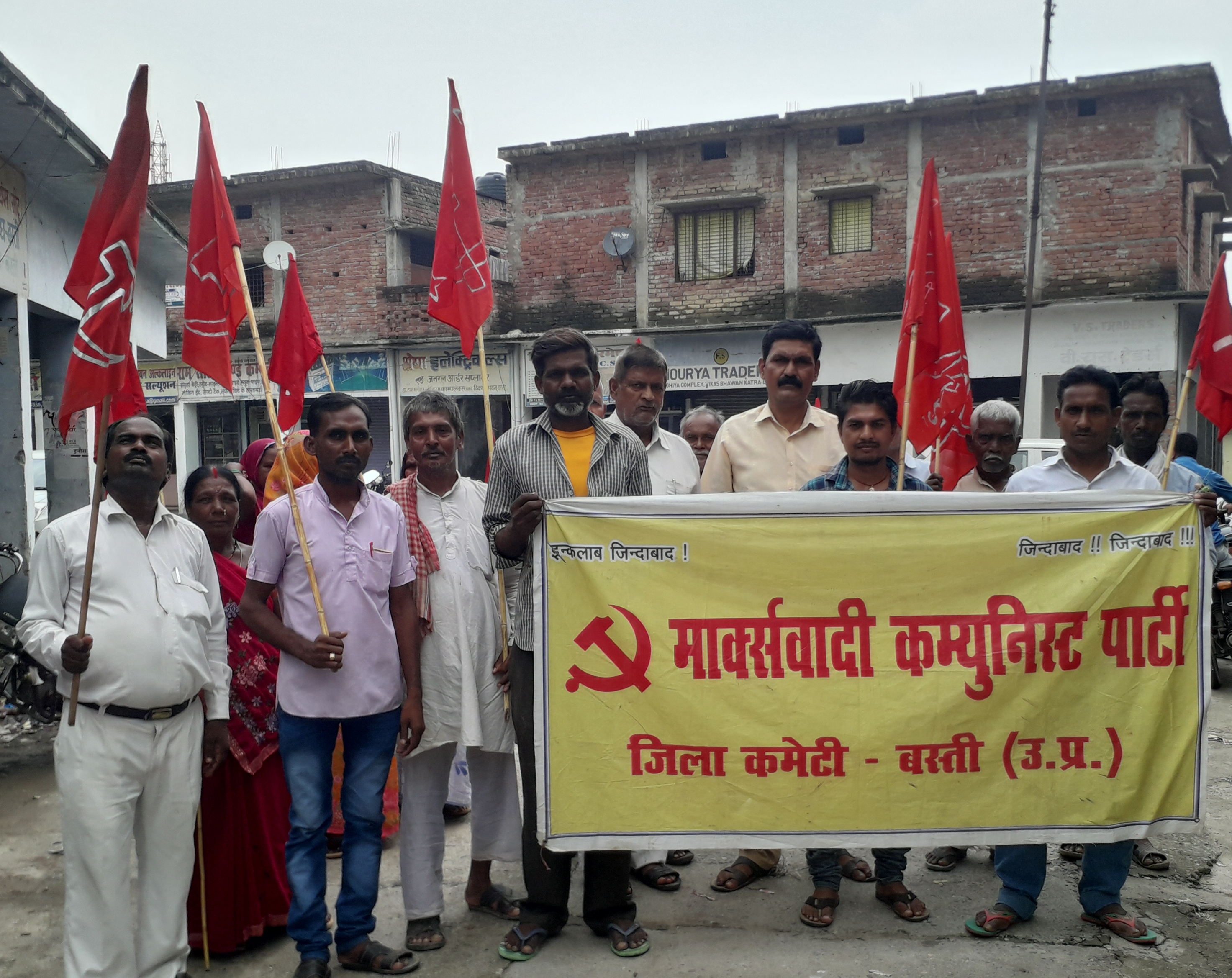 डीजल, पेट्रोल मूल्य वृद्धि व कानून व्यवस्था की बदहाल स्थिति पर माकपाइयों ने फूंक पुतला , दिया ज्ञापन