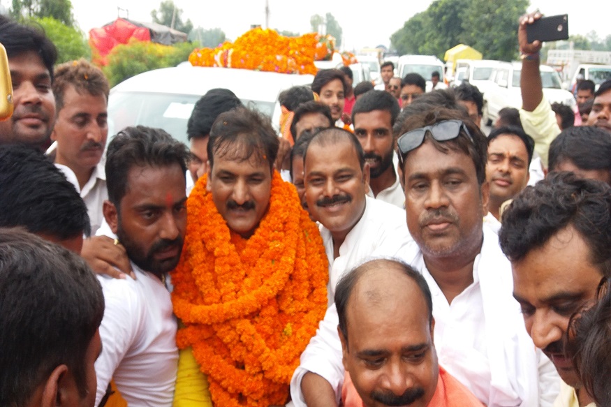 पुष्कर मिश्र के नेतृत्व में सतीश द्विवेदी का स्वागत