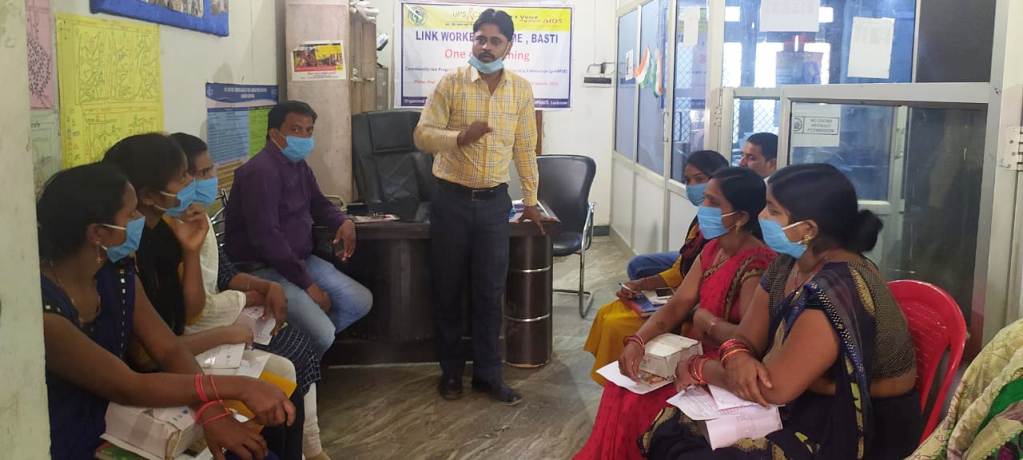 प्रशिक्षण कार्यशाला में दिया एचआईवी से बचाव की जानकारी