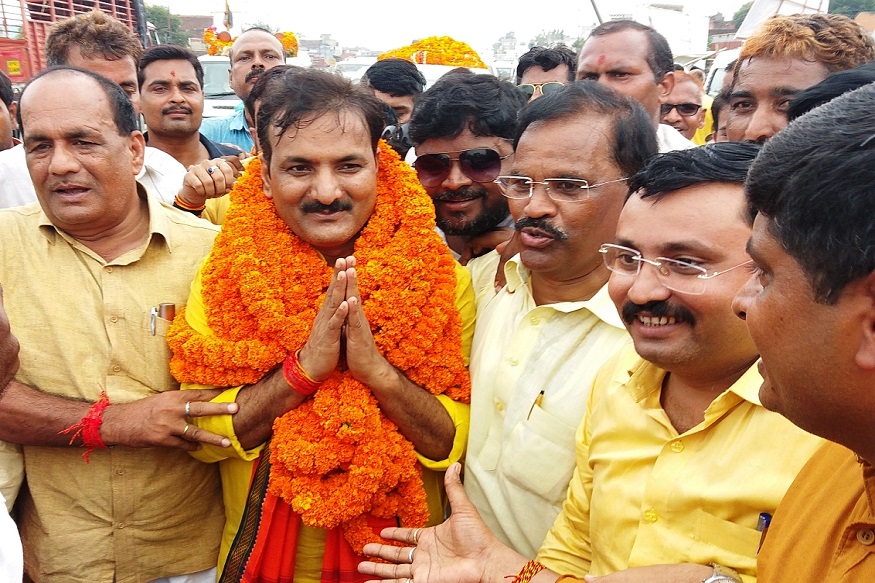 विधायक दयाराम चौधरी ने किया बेसिक शिक्षा मंत्री सतीश द्विवेदी का स्वागत