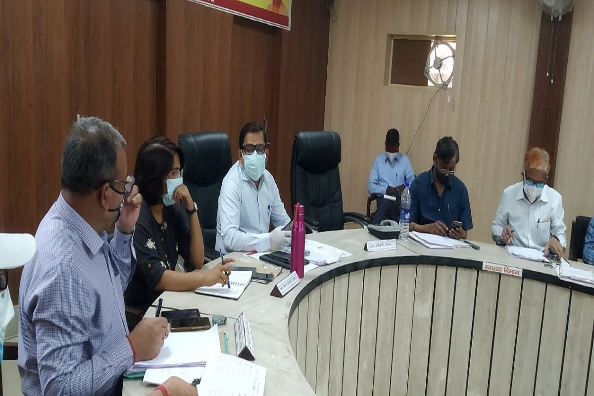 अयोध्या में जिलाधिकारी ने गांव की नई सरकार से की अपील, कोविड और वैक्सीनेशन के प्रति करें जागरुक