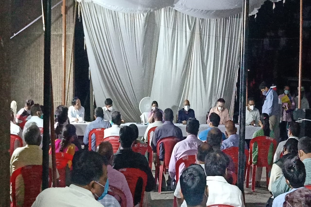 वैश्विक महामारी के समय अधिकारियों, कर्मचारियों की लापरवाही बर्दाश्त नहीं- डीएम बस्ती