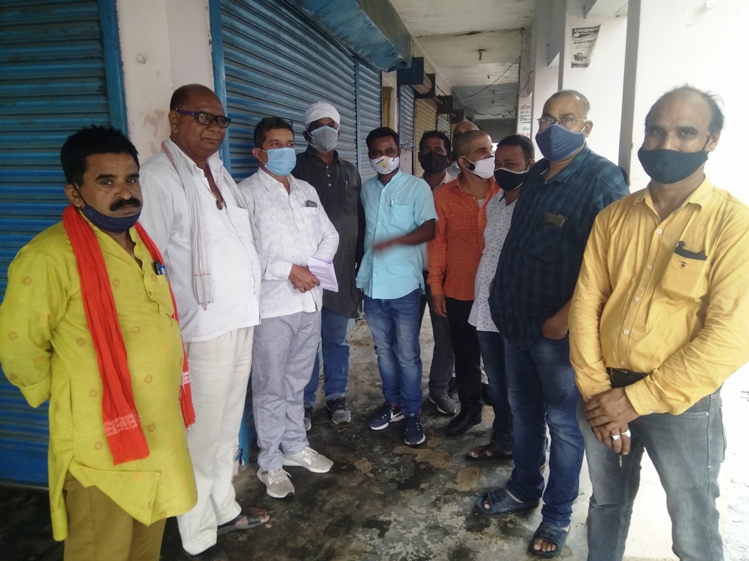सन्तोष पाल के उत्पीड़न मामले में पत्रकारों ने एसपी को सौंपा ज्ञापन